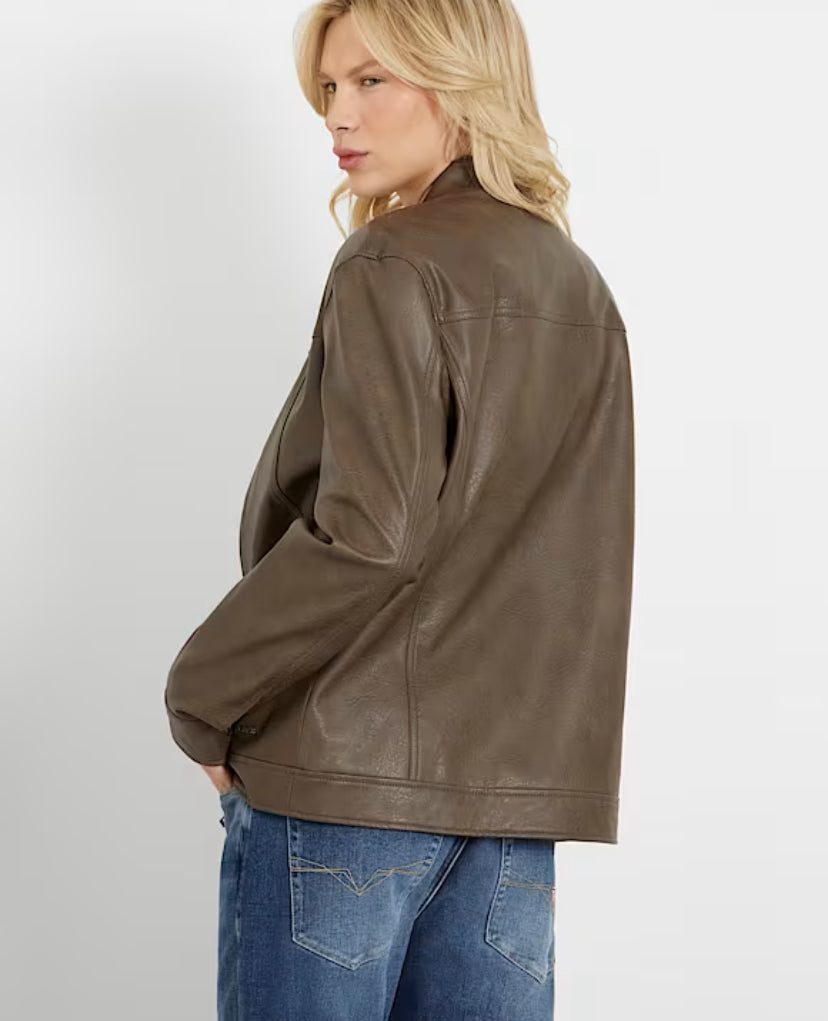 Cazadora motera de piel sintética