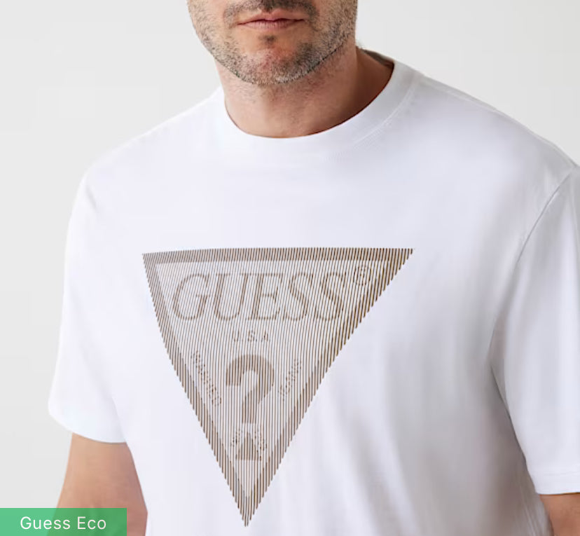 Camiseta logotipo triángulo