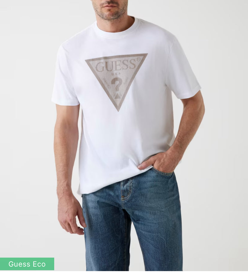 Camiseta logotipo triángulo