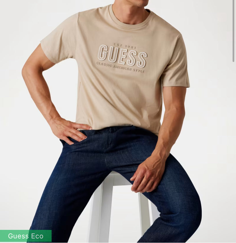 Camiseta con logotipo en relieve